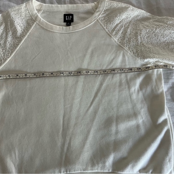 Gap Relaxed White Eyelet Crewneck Cotton Sweatshirt Womens Size Medium EUC - Picture 10 of 15